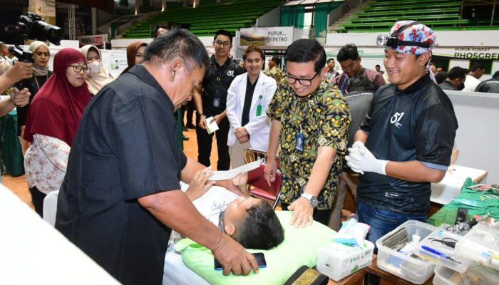 Program Tanggung Jawab Sosial dan Lingkungan, Petrokimia Gresik Khitan Gratis Ratusan Anak