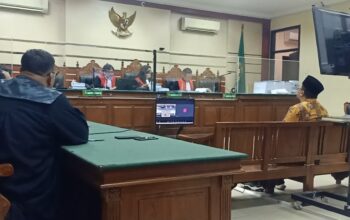 AJUKAN PLEDOI: Gus Muhdlor dituntut 6 tahun 4 bulan dalam perkara korupsi dana insentif pegawai BPPD Sidoarjo. Foto: Portal Surabaya